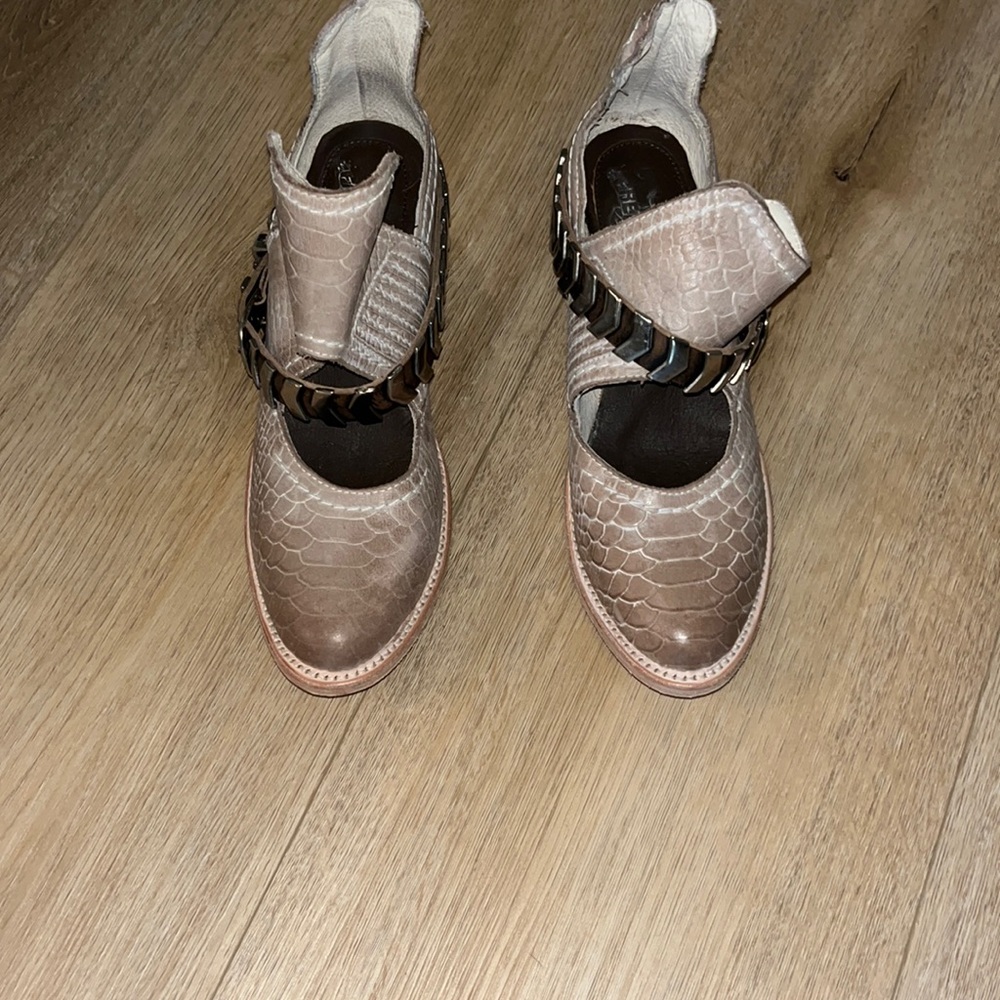Leather free bird booties!